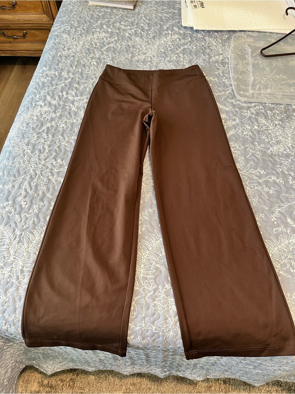 Ativa Brown High-Waist active pants.